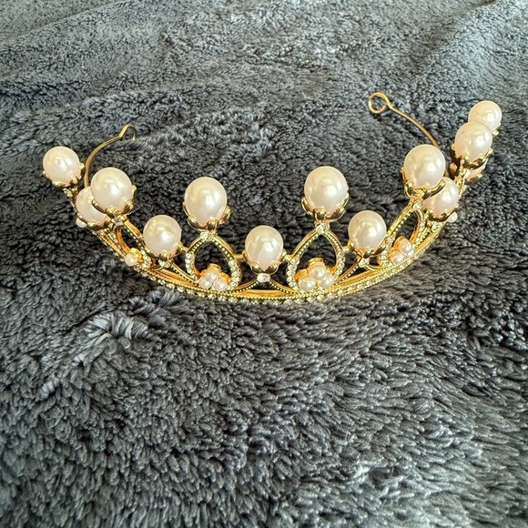 NWOT Gold pearl tiara - Picture 2 of 3